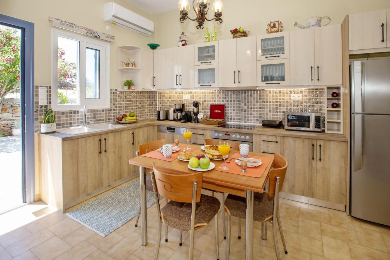 Ruby'S Summer House With Spacious Garden And Free Parking غافريون المظهر الخارجي الصورة